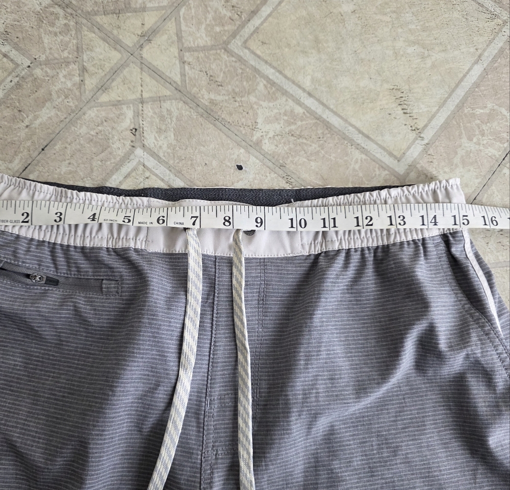 Men’s Vuori  Bank Shorts - Picture 4 of 5